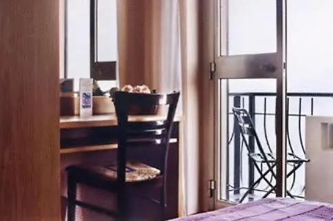 Hotel Argegno Ардженьо