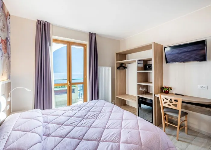 Отель Hotel Argegno Ардженьо